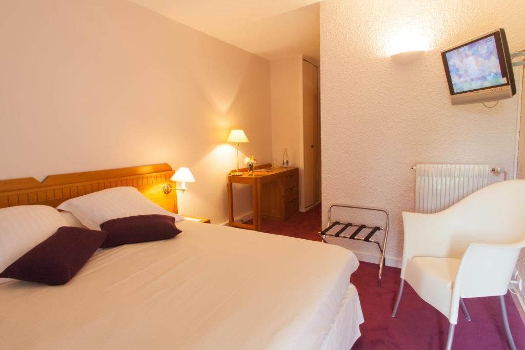 Hotel Logis Ar Milin Châteaubourg Zimmer foto