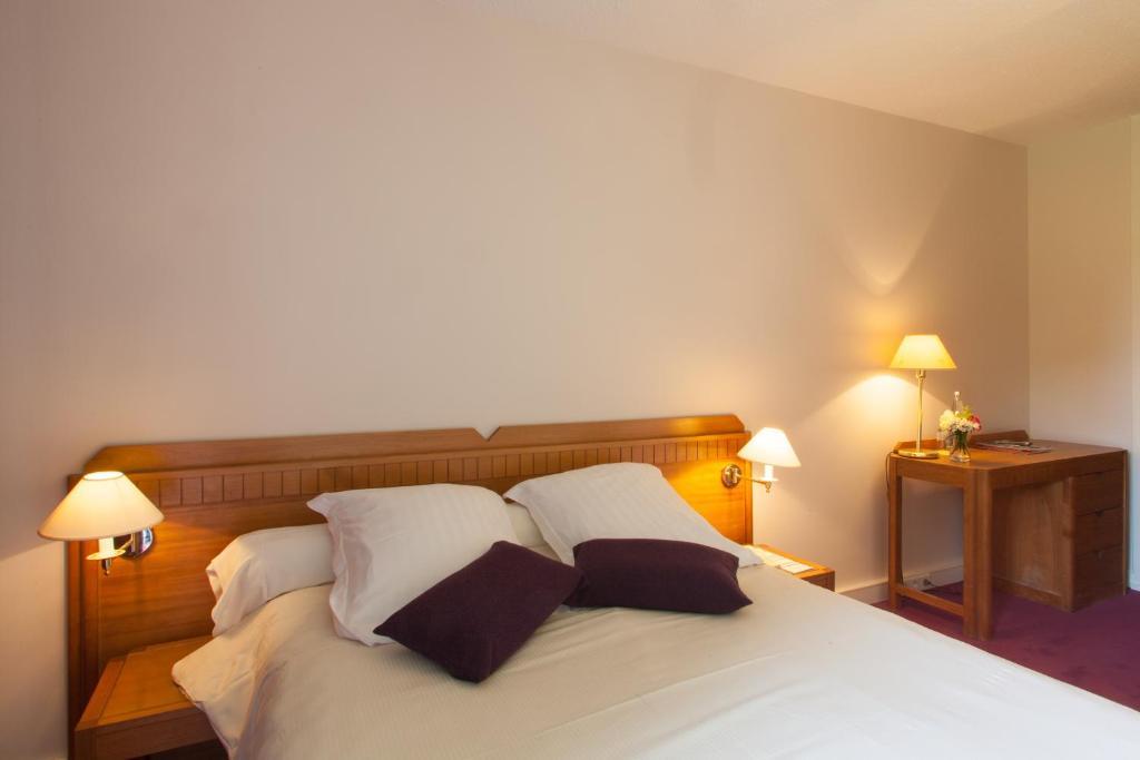 Hotel Logis Ar Milin Châteaubourg Zimmer foto